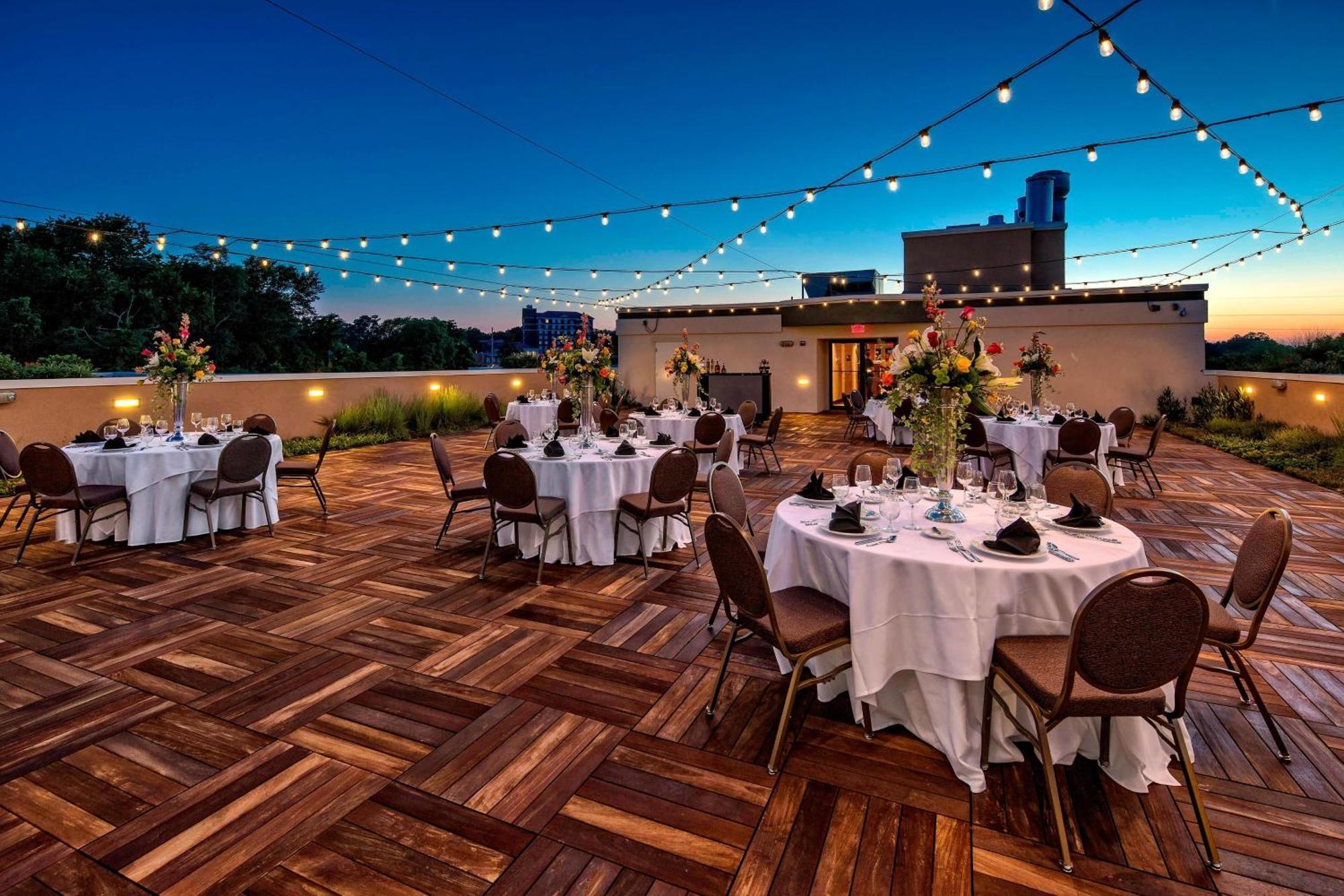 Courtyard By Marriott Oxford Hotel Buitenkant foto